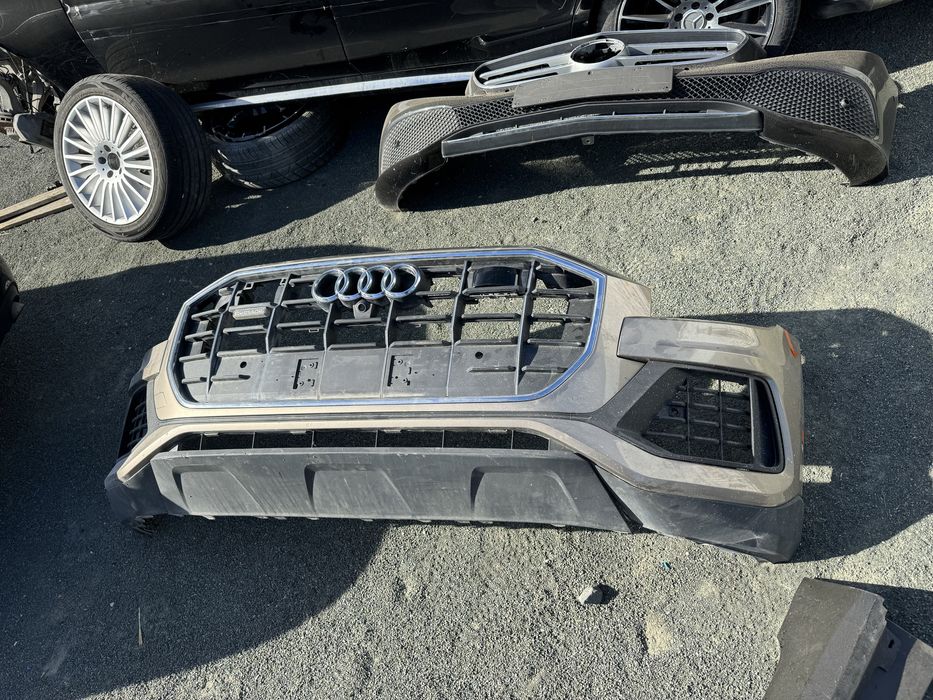 Предна и Задна броня и Решетка за Audi Q8