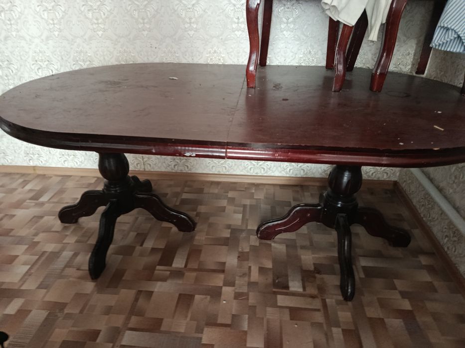 Стол со стульями