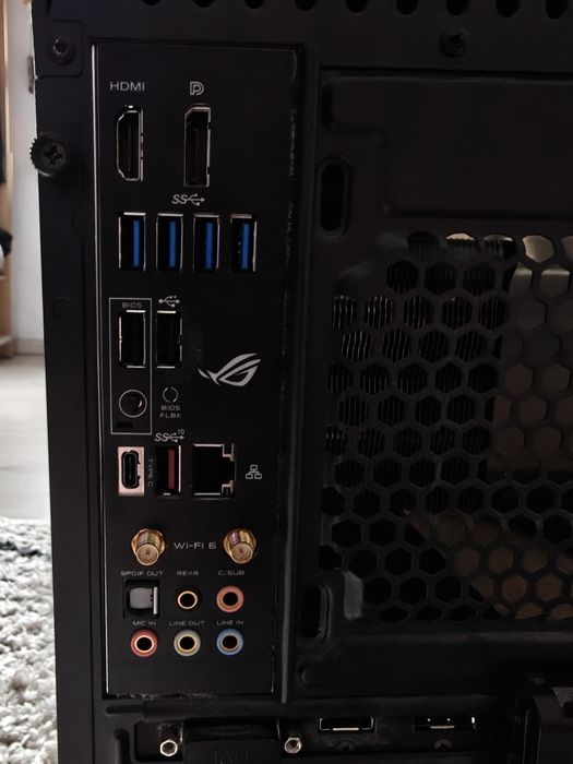 Компютър с 1660 и i5 10th gen, 16gb ram