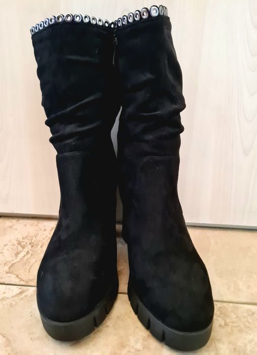 Дамски черни боти велур