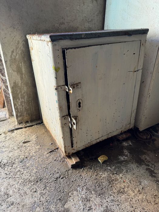 Железный сейф б/у 10000 тенге