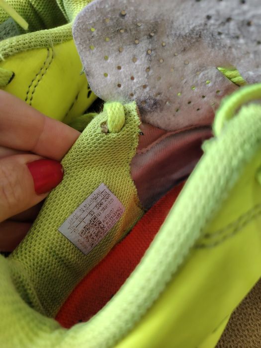 Adidași fotbal Adidas, nu Nike