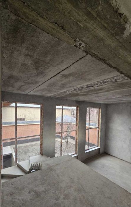 Найман махалласида 3 сотик ховли коробка сотувда