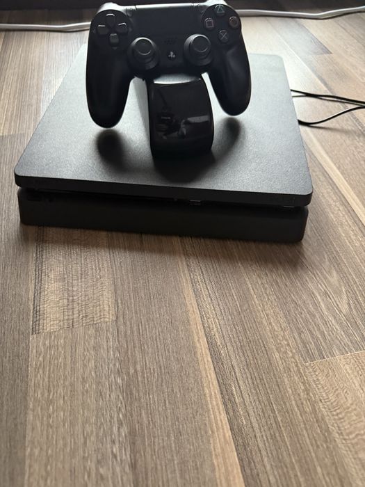 De vanzare PlayStation 4 pro 1TB