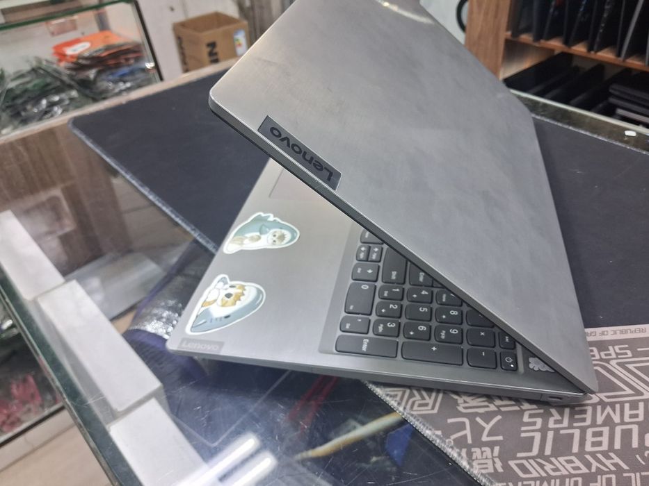 Ноутбук продам срочно