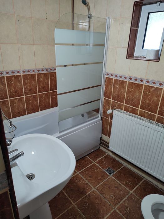 inchiriez cabana (La Titel)