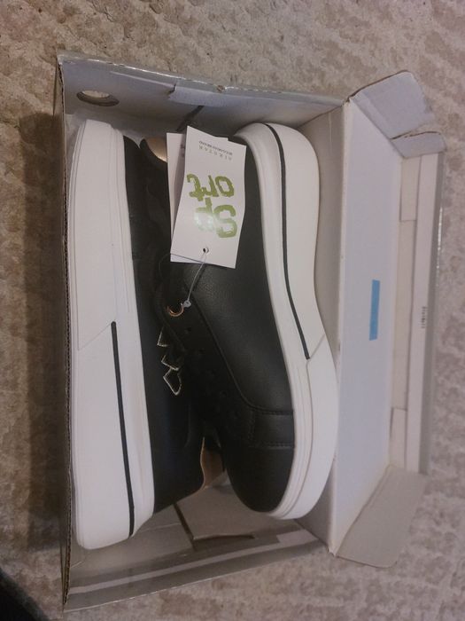 35 лв, нови маратонки с етикет, 40 номер,  стелка 25 см