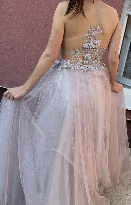 Продавам бална рокля носена няколко часа!