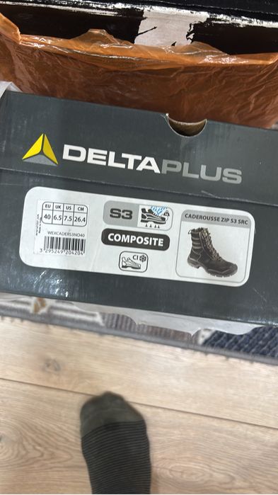 Продам спец обувь Delta Plus