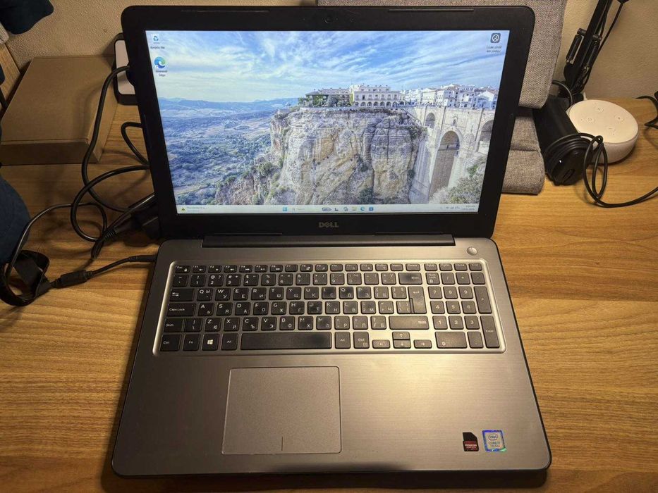 Лаптоп Dell Inspiron 5567 (Intel Core i7-7500U/8GB DDR4/240GB SSD/AMD Radeon R7 4GB DDR5)