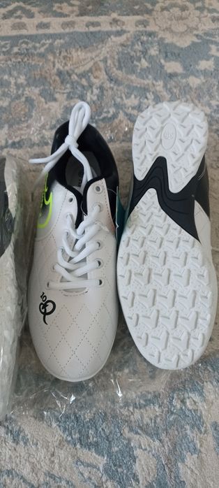 Продам бутсы сороконожку