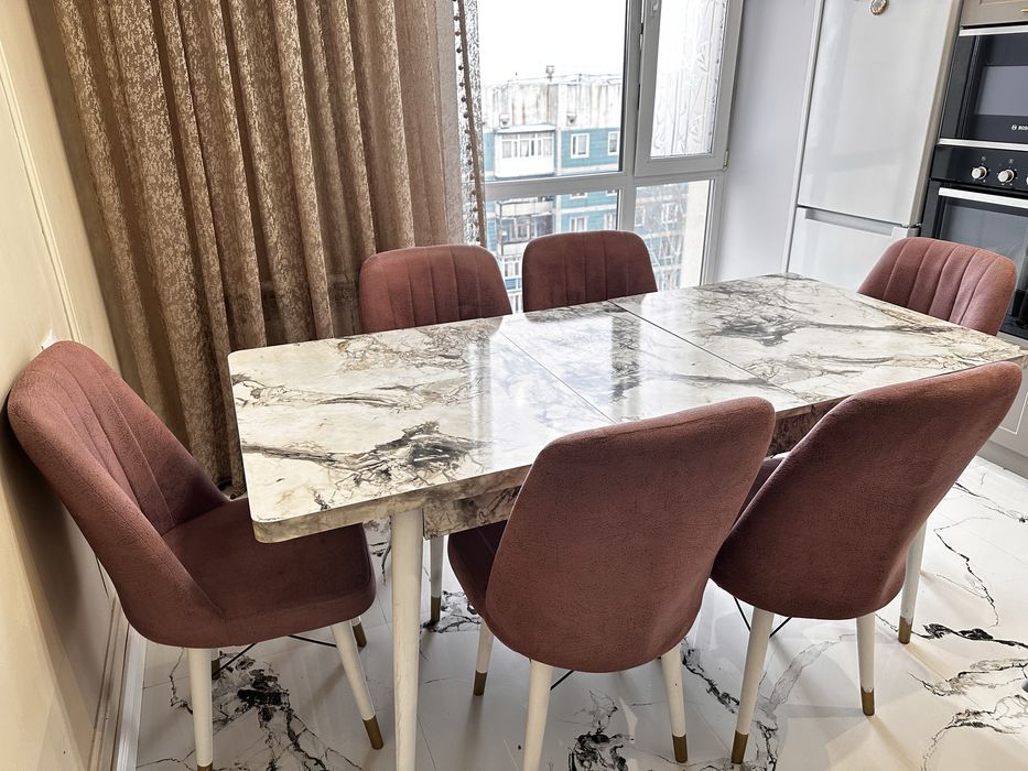 Стол ,со 6 стульями, б/у в отличном состояний