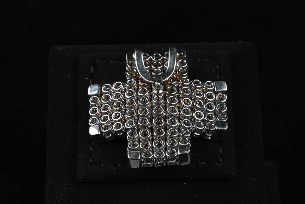 Кръст Бяло Злато 750 (18к) 77 брилянта, общо 5.4 карата