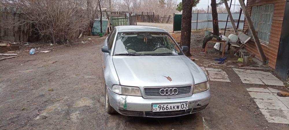 Ауди А4 на полном ходу