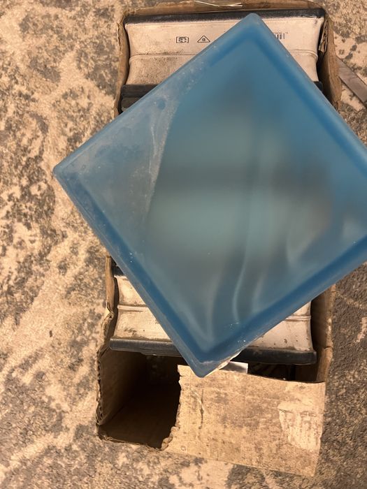 Стеклянные блоки новые , цвет нежно голубой .