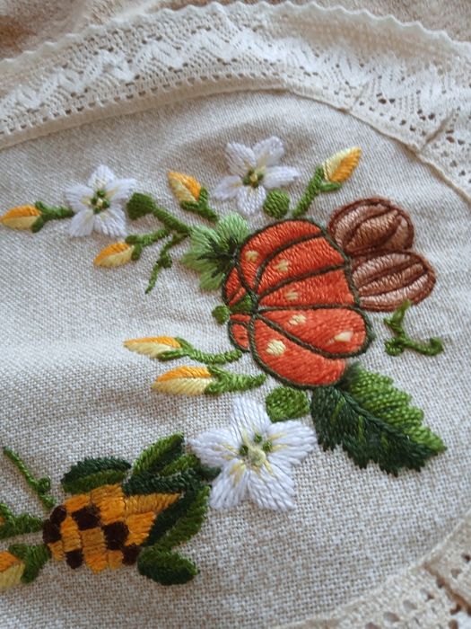 Малка покривка с дантела