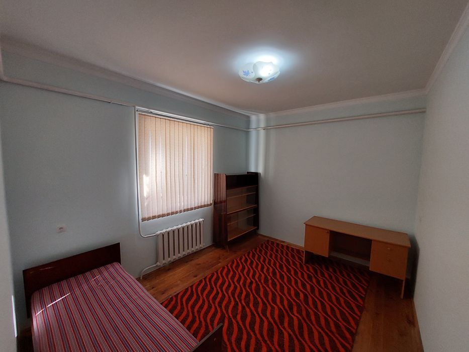 Урганч шахар марказида ховли жой гаражи билан ижарага берилади