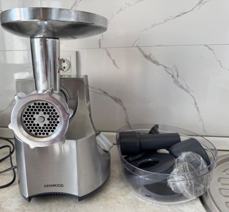 Продается мясорубка Kenwood Pro 2000 Excel (2 kW)