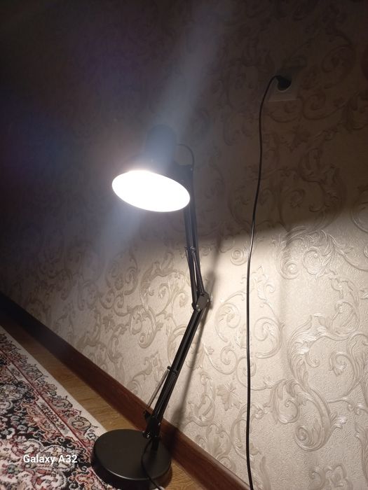 Настольная лампа для комнаты