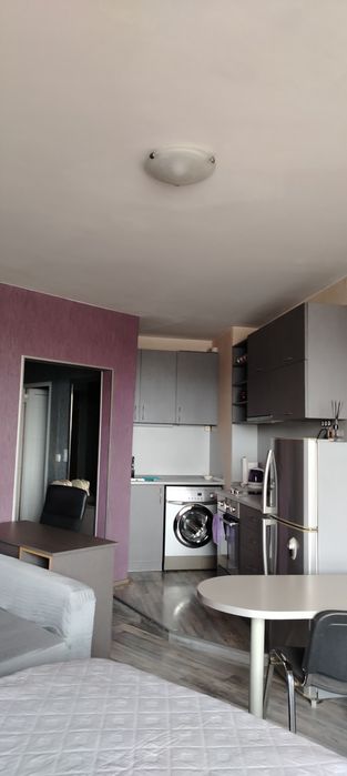 Давам под наем боксониера