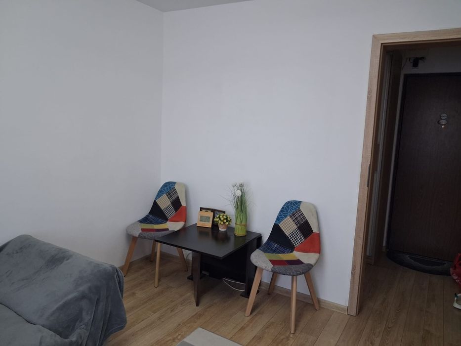 Închiriez studio militari