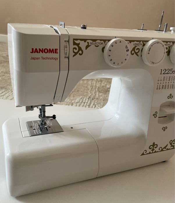 Швейная машина Janome