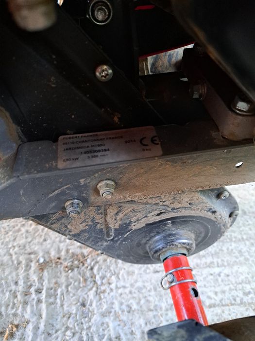 Vând motocultor în perfecta stare de funcționare cu accesorii