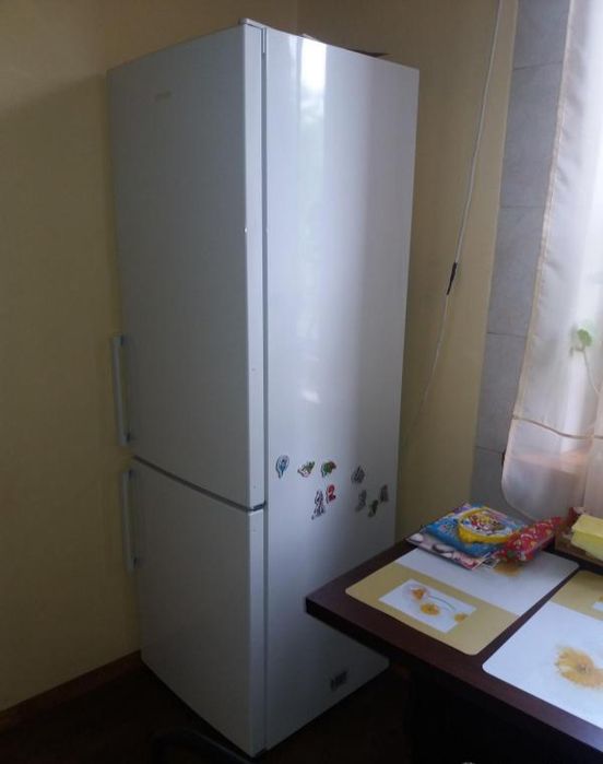 Продаю полностью рабочий холодильник