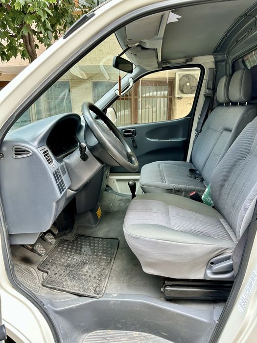Товарен бус микробус Toyota Hiace D4D - от първи собственик