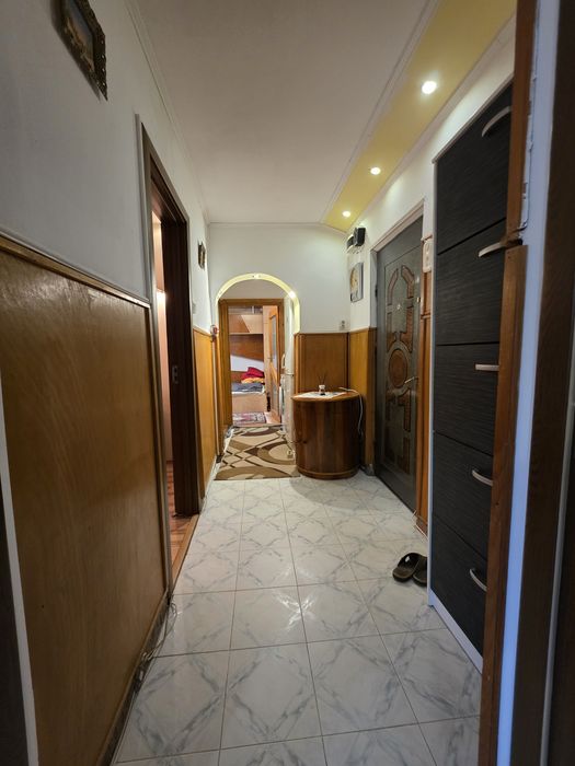 De vanzare apart. 2 cam. decomandat,transf. in 3, etaj 3,2 balcoane, Crihala/Carrefour