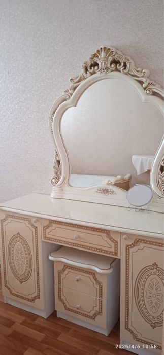 Спальный гарнитур продам срочно