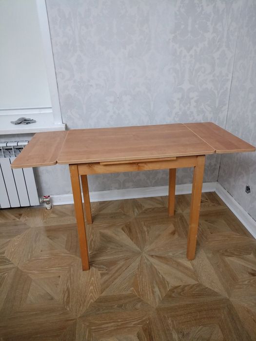 Продам стол 80*58 увеличить можно 123*58