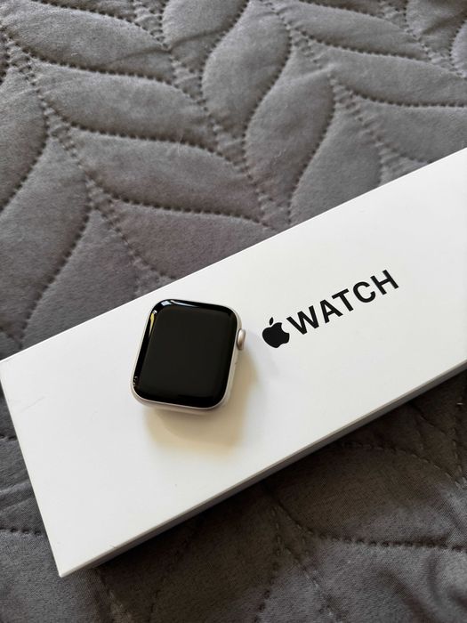 Смарт часовник AppleWatch SE2 v2 Cellular, 40mm,S/M, Starlight+Подарък