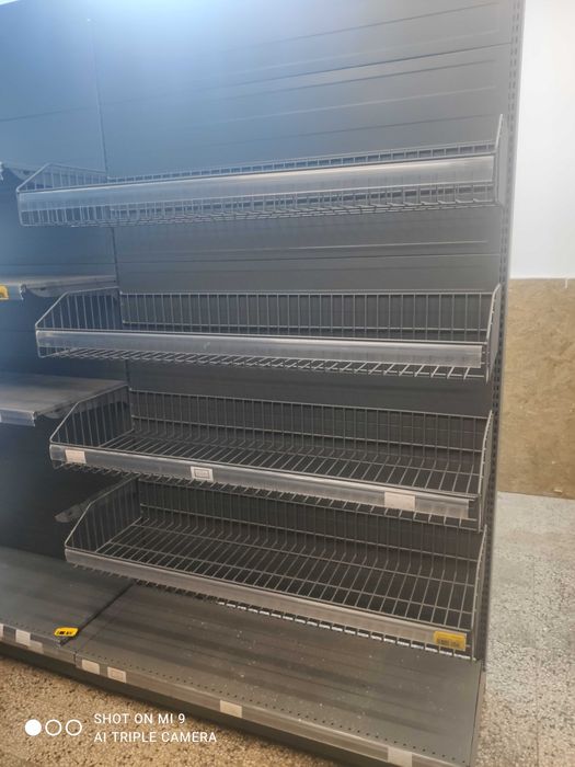 Продавам стилаж за хляб