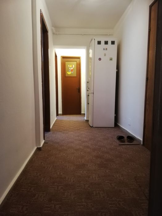 Închiriez apartament / loc parcare inclus