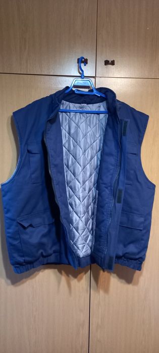 Продавам чисто нов мъжки елек 30лв