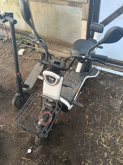 Vand scuter si trotineta electrica în stare foarte buna de functionare