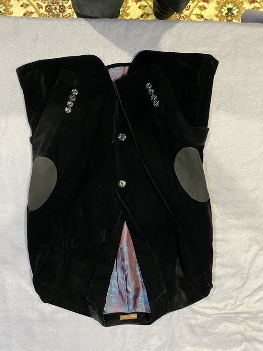 Продам костюмы не дорого