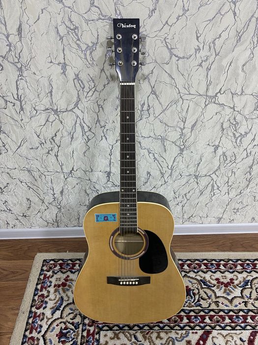 Продам гитару Veston