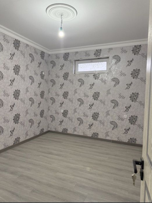 Uy sotiladi 2 etajlik 1.5 sotik pishgan gishtdan qurilgan