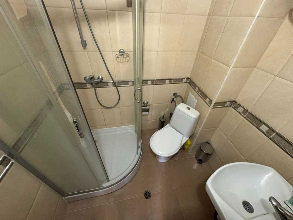 Дава се под наем Двустаен апартамент в Варна, Център - 65 кв.м за 663 € - Снимка #2