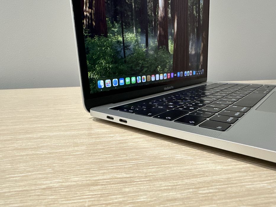 Ноутбук MacBook Pro 2018 Core i5 8GB 256GB Silver