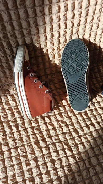 Vind  adidași converse