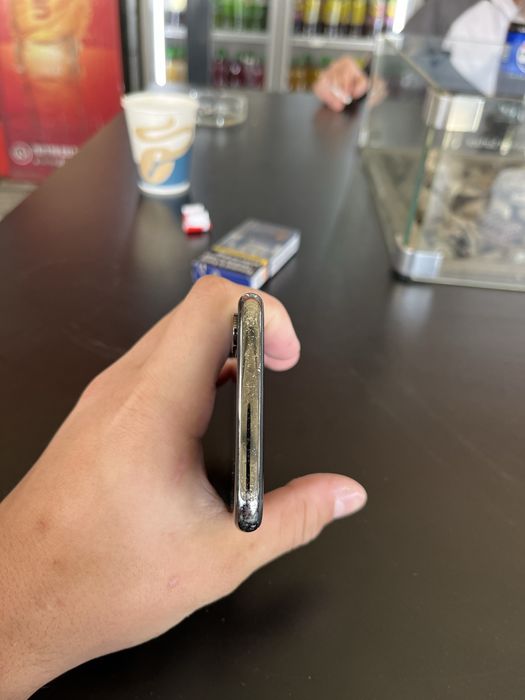 Vand iPhone X fisurat