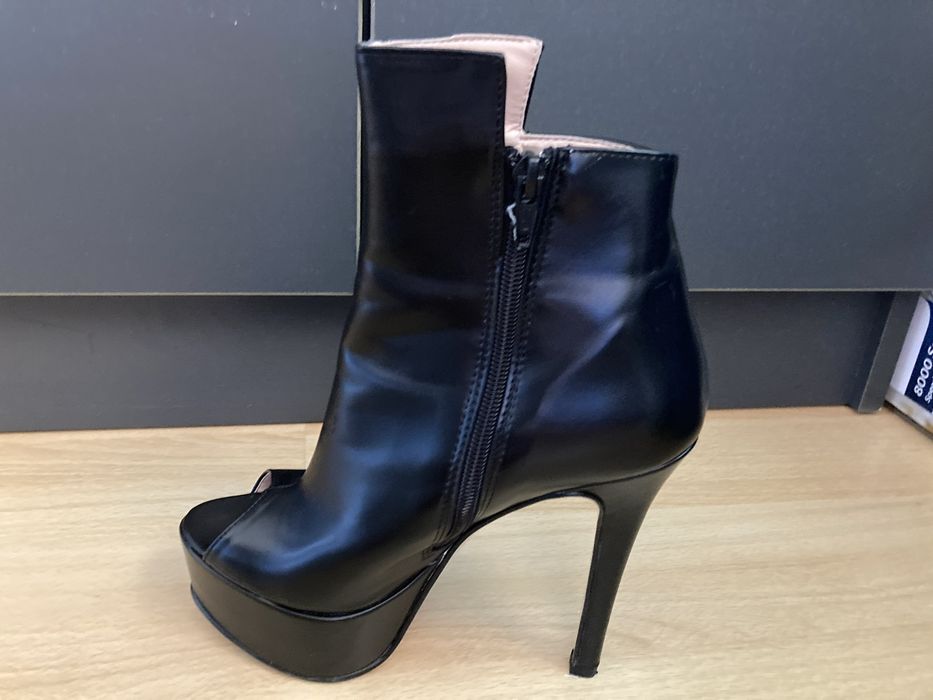 Боти с висок ток