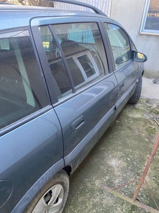 Se vinde masina Opel Zafira
