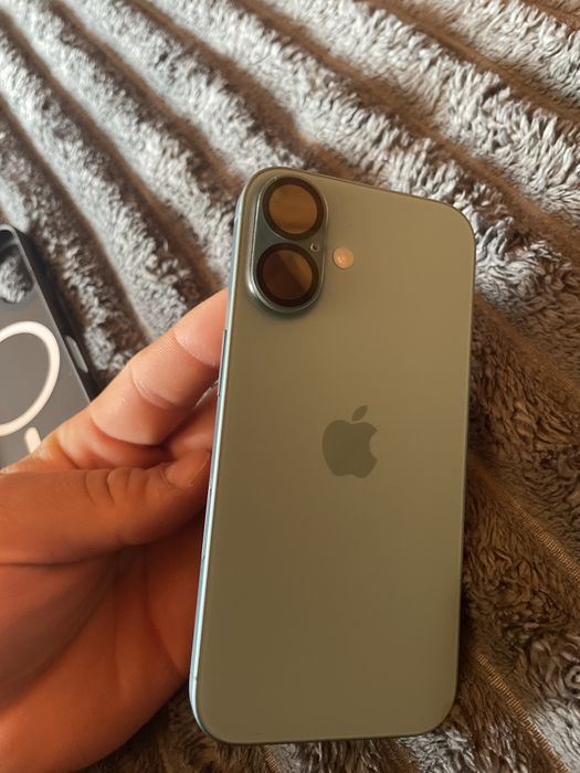 Vand iphone 16 128 gb in stare excelenta