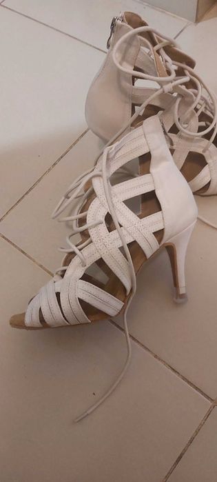 Обувки за латино танци