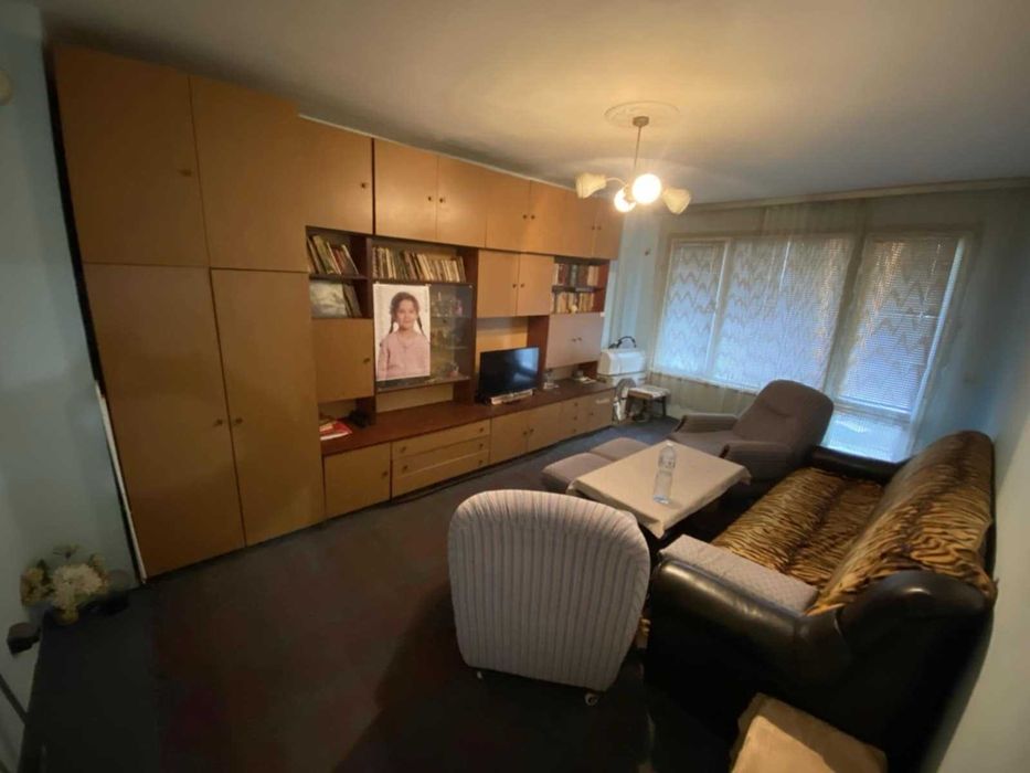 Продавам тристаен апартамент град Ямбол