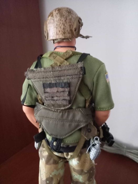 figurina action figure 30cm 1/6 soldat cu casca pusca luneta pistol